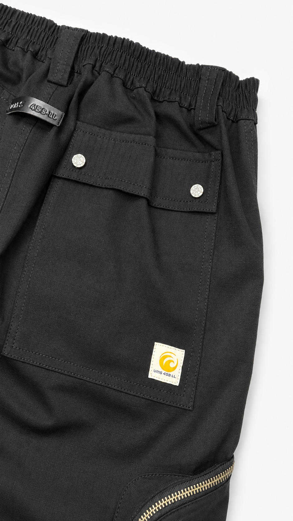 BLACK MULTI-POCKET CARGO SHORTS