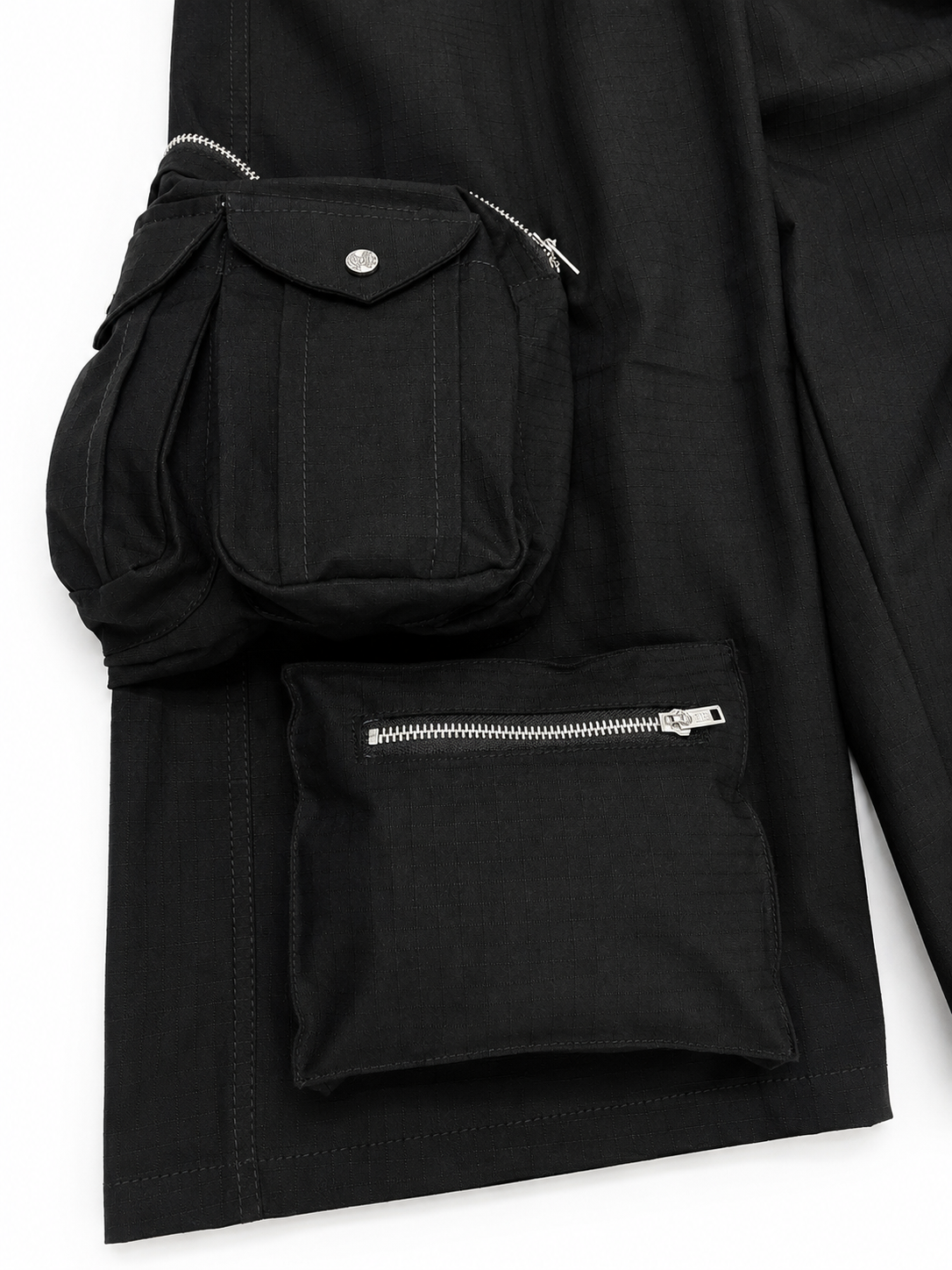 BLACK MULTI-POCKET CARGO SHORTS